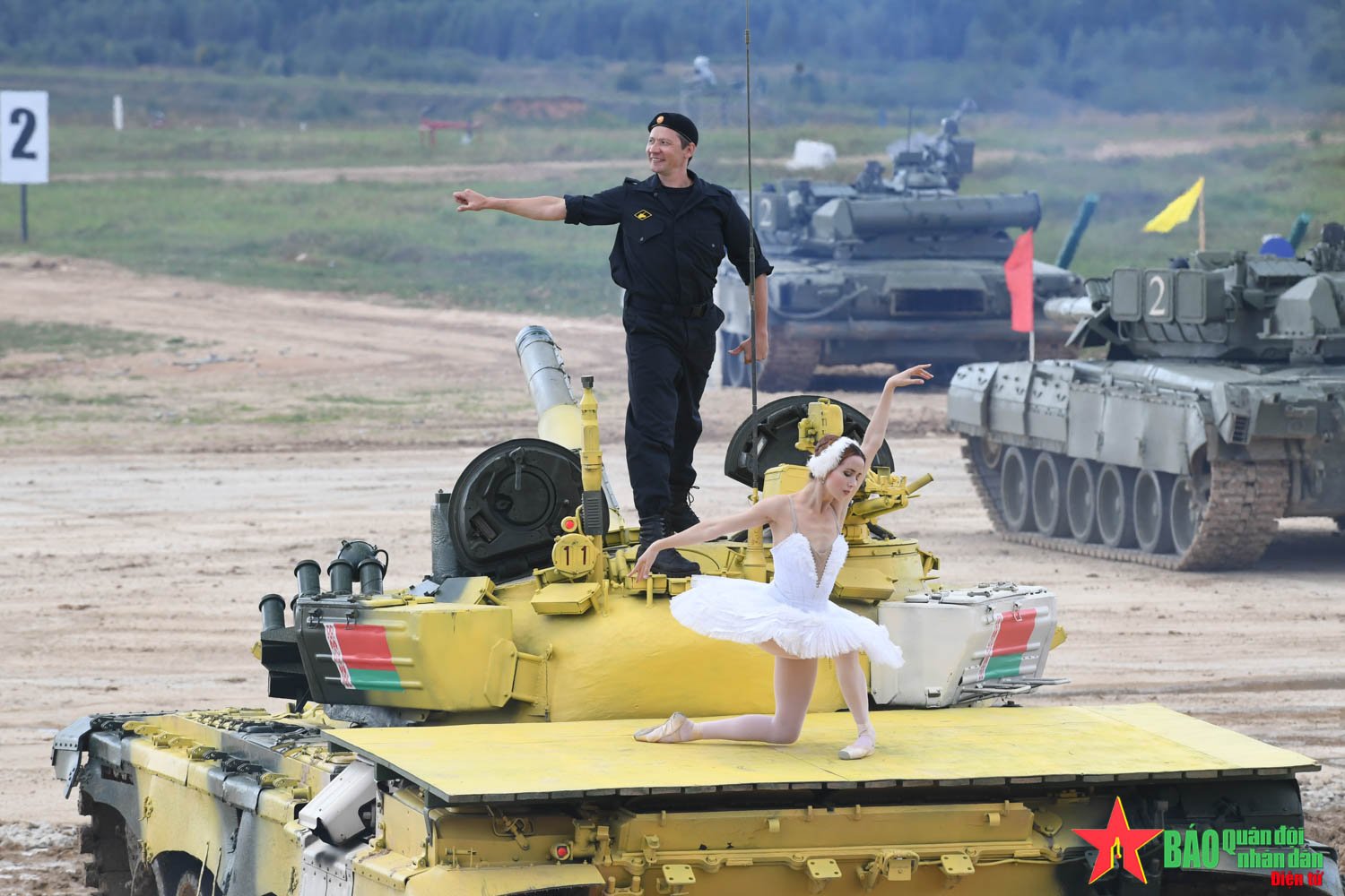 Ấn tượng lễ khai mạc cuộc thi Xe tăng hành tiến